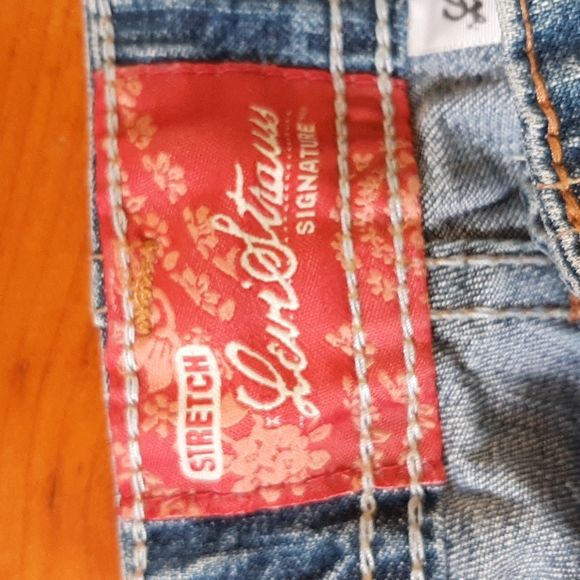 Levi Strauss signature stretch cropped jeans. - Picture 3 of 8